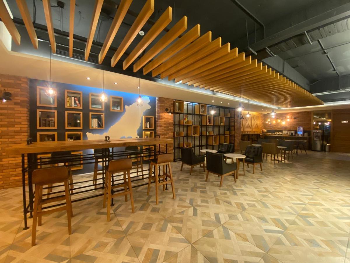 Hua Xiang Hotel -Zouying Каосюн Екстериор снимка