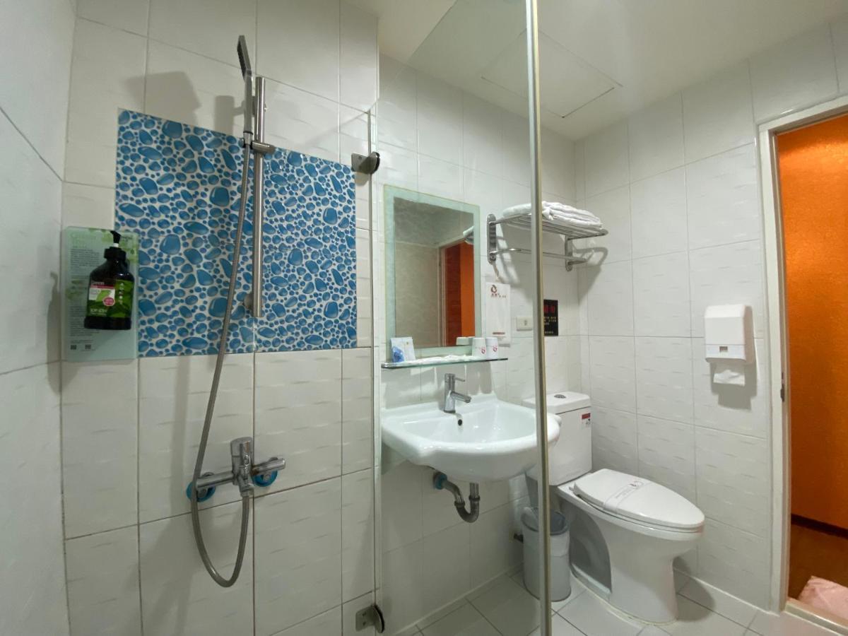 Hua Xiang Hotel -Zouying Каосюн Екстериор снимка