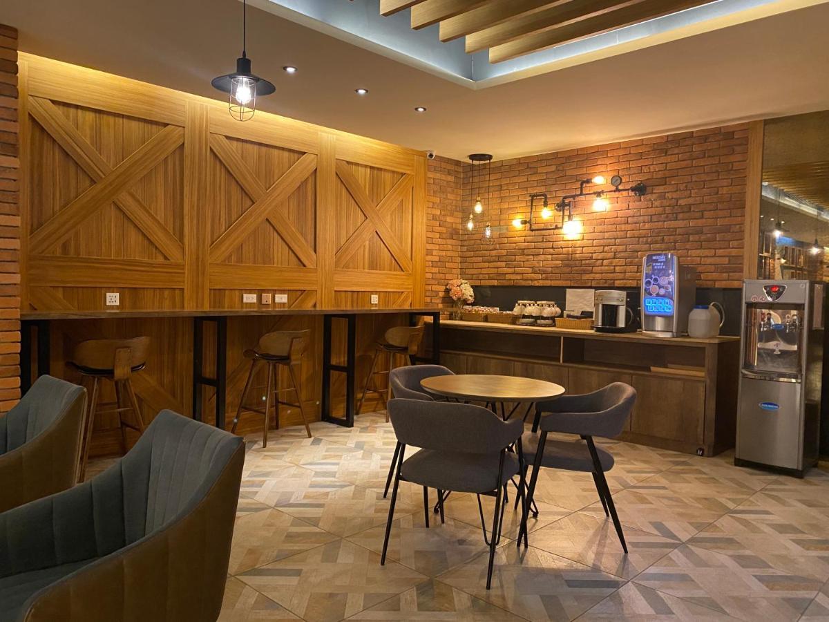 Hua Xiang Hotel -Zouying Каосюн Екстериор снимка