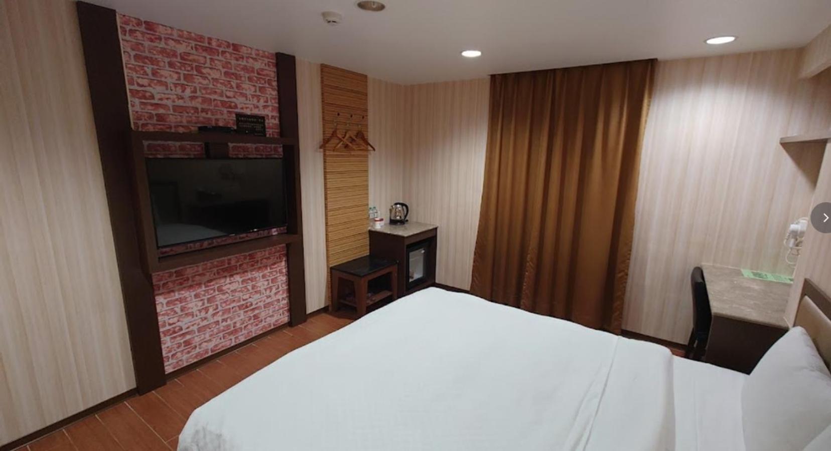 Hua Xiang Hotel -Zouying Каосюн Екстериор снимка