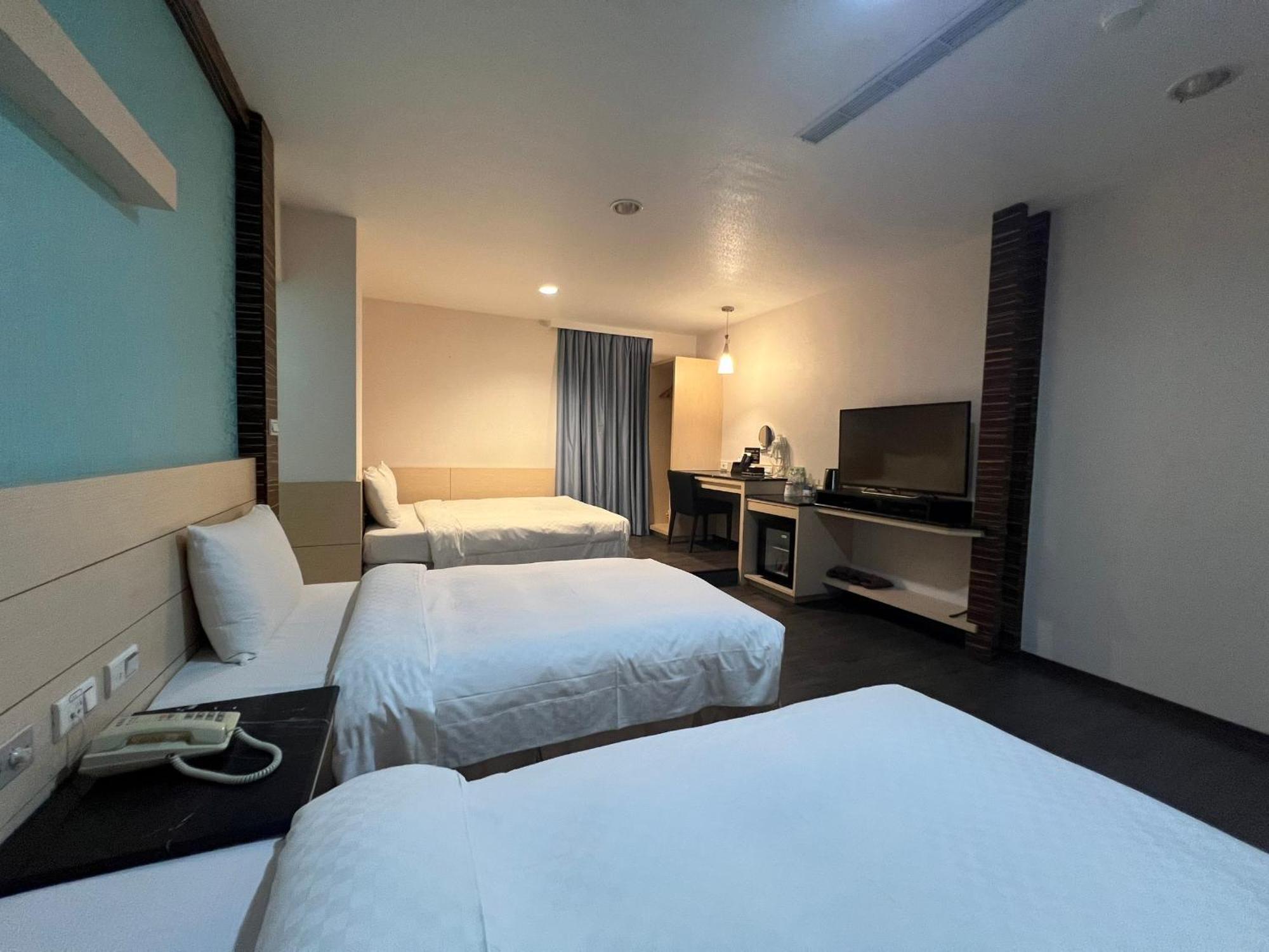 Hua Xiang Hotel -Zouying Каосюн Екстериор снимка