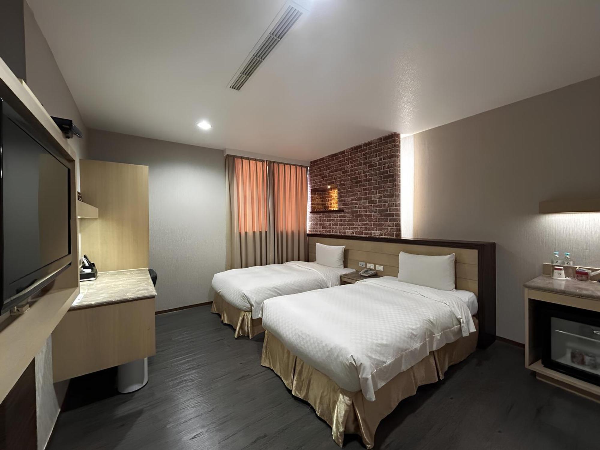 Hua Xiang Hotel -Zouying Каосюн Екстериор снимка