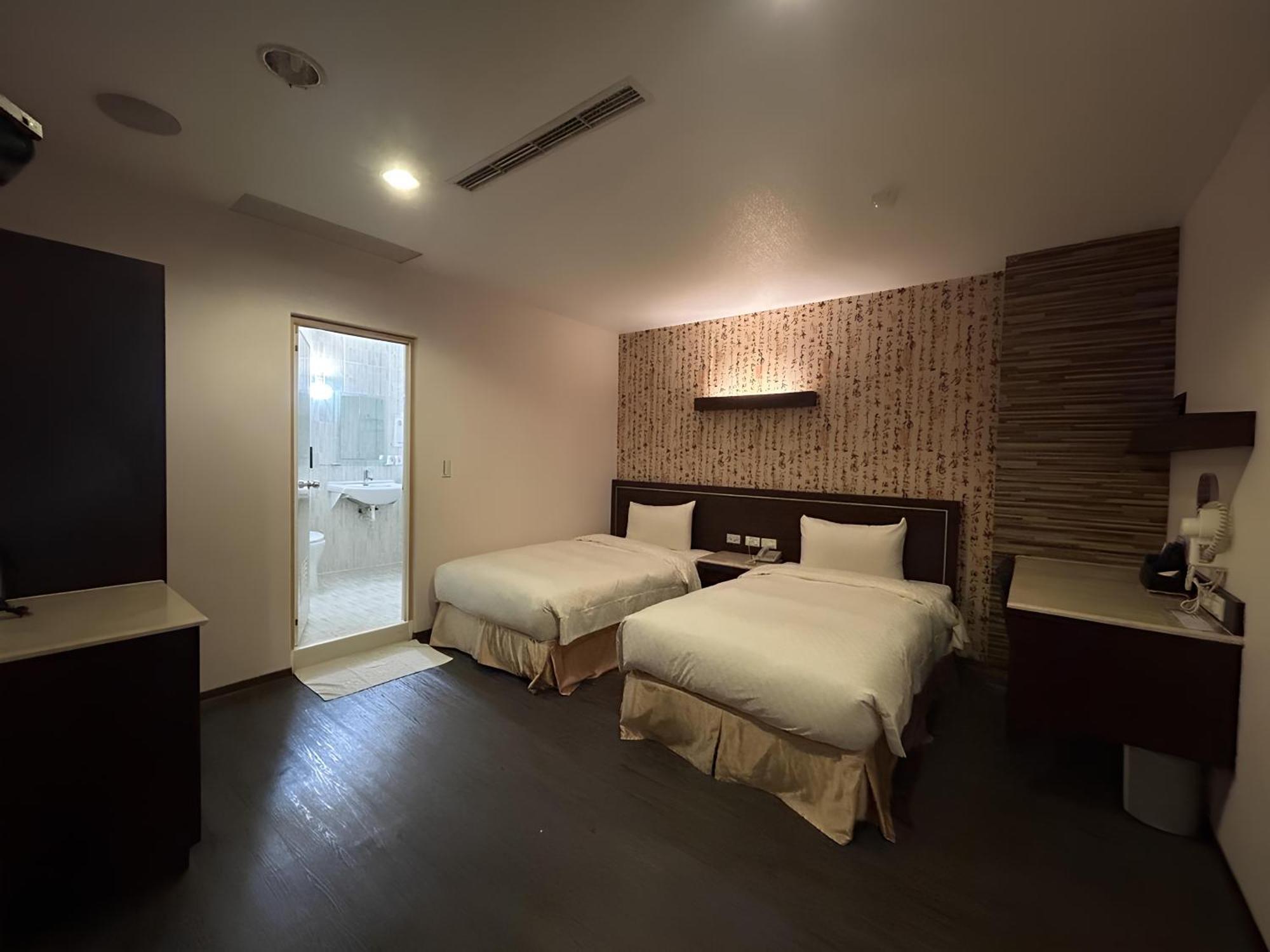 Hua Xiang Hotel -Zouying Каосюн Екстериор снимка