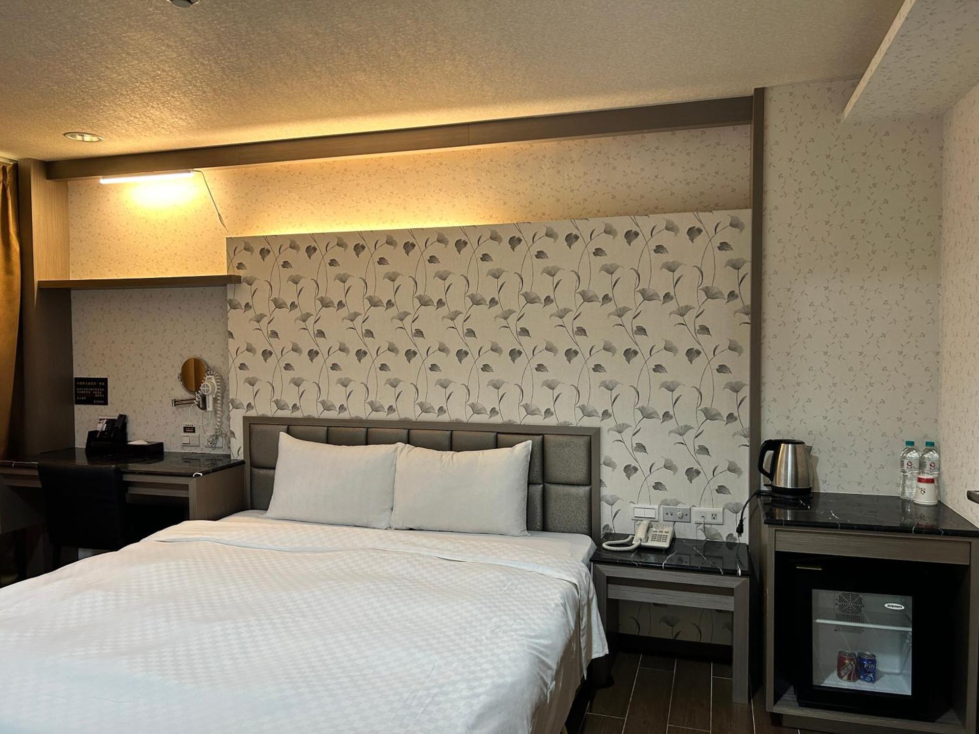 Hua Xiang Hotel -Zouying Каосюн Екстериор снимка